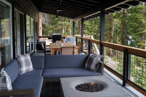 Mountain View Family Cabin, Pet Friendly and Hot Tub in Blue River