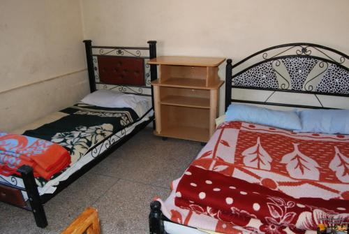 1 double bed, 2 twin beds