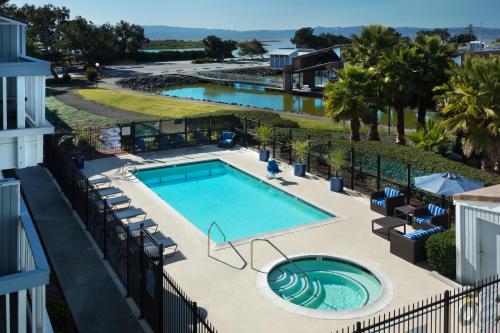 The Marina Inn on San Francisco Bay