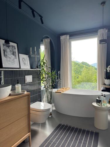 Cabana207 - Private Mountain Cabin with Hot Tub in Negreni