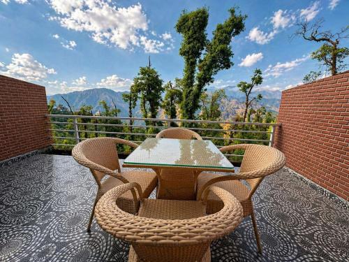Grand Vista Retriet- A luxury Mountain View Property In Mussoorie By Lilly photo 5