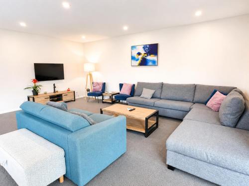 غرف النزلاء, Room to spread out - fenced lawn, pets welcome - Weston Villa in Mairehau