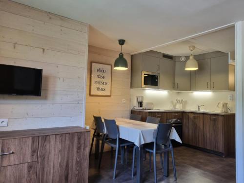Résidence Saint Jacques A - Appartement spacieux et rénové · Centre station · Vue pistes MAE-3478