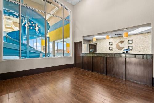 Comfort Inn & Suites Calgary Airport - South - image 3
