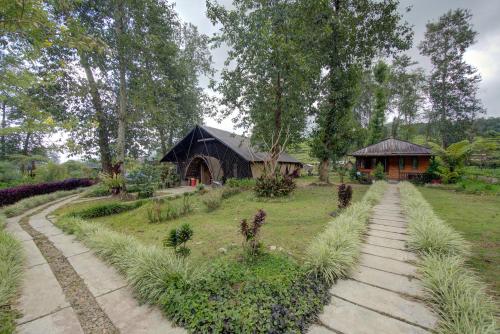 Фасада на хотела, Kampoeng Regang By BHATARA in Rancabali