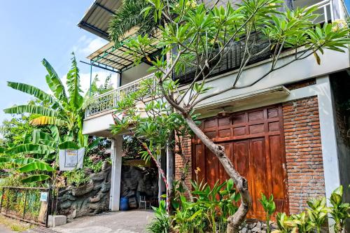Entrance, Gatra Hotel Syariah near Alun Alun Kudus Mitra RedDoorz in Kudus