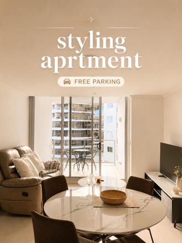 Stylish Designer Apartment with Rooftop, Balcony & Parking