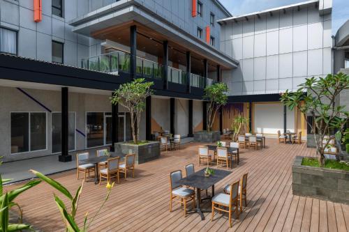 Exterior view, FOX Lite Hotel Majalaya in Bojongsoang