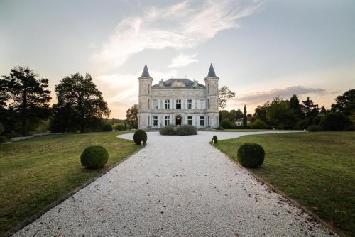 Exterior view, Chateau Lasfargues - Exclusive Fairytale Castle - Pool, Games Room, Lake in Laugnac