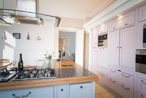 Kitchen, Chateau Lasfargues - Exclusive Fairytale Castle - Pool, Games Room, Lake in Laugnac