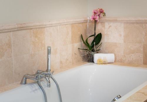 Facilities, Chateau Lasfargues - Exclusive Fairytale Castle - Pool, Games Room, Lake in Laugnac