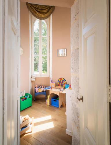 Chateau Lasfargues - Exclusive Fairytale Castle - Pool, Games Room, Lake in Laugnac