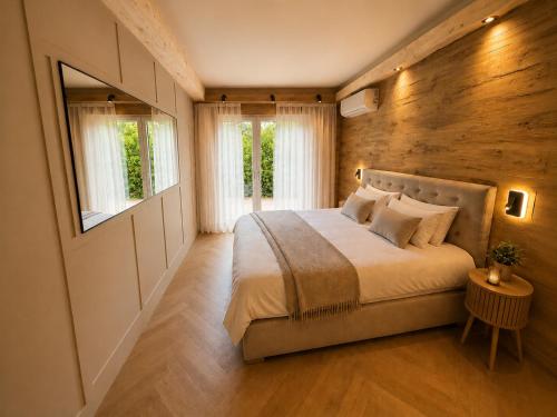 Book-A-Room Salzburg Garden or Balcony Stay - 2 bedroom - air conditioning & free parking, Salcburk