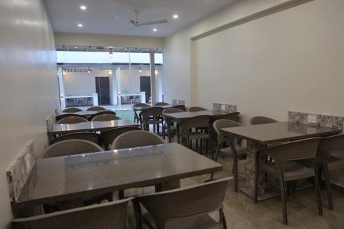 餐廳, Hotel Krishiv- Sanand in 瓦斯納伊雅華