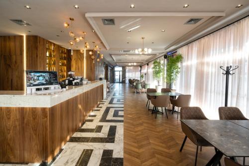 Ресторан, Fly Inn Hotel in Laplje Selo