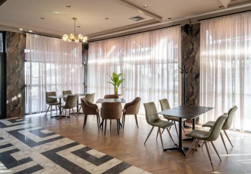 Ресторан, Fly Inn Hotel in Laplje Selo