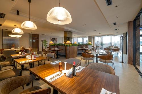 Ресторан, Fly Inn Hotel in Laplje Selo
