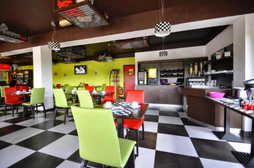 Comida y bebida, Enzo Hotels Vierzon by Kyriad Direct in Vierzon