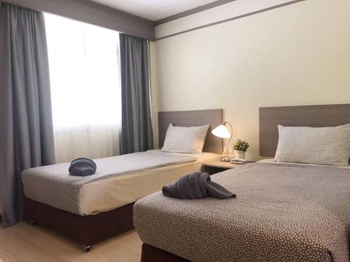 2 twin beds