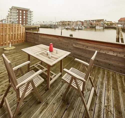 City-Marina Cuxhaven, Achterndeck in Cuxhaven, Deutschland