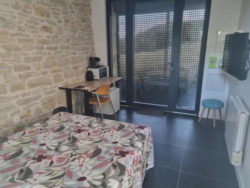 les rubys chambre familiale piscine chauffée en sus (les rubys chambre familiale piscine chauffee en sus) in La Chevillotte