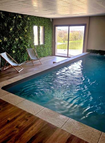 les rubys chambre familiale piscine chauffée en sus (les rubys chambre familiale piscine chauffee en sus) in La Chevillotte