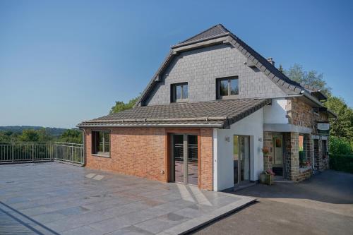 Unterkunft von außen, Le Bonheur de la Cascade 24 pers - Malmedy, wellness, jardin, confort in Malmedy
