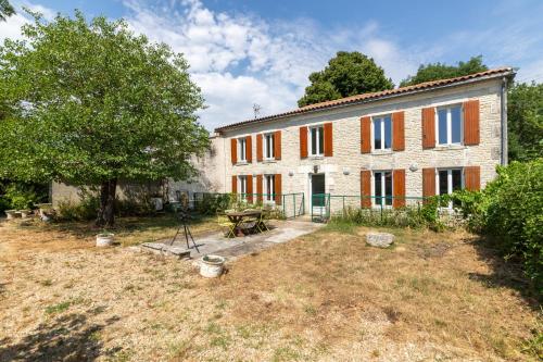 Удобства, La Maison du Tonnelier - Beau jardin avec piscine in Aumagne