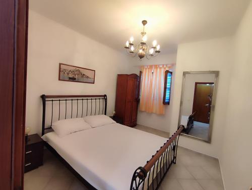 Apartment Skroza in Zirje