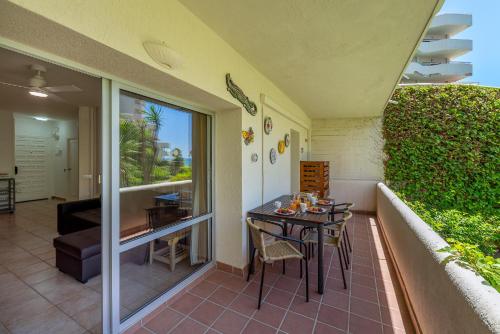797 Holiday Rentals- Precioso piso con vistas al jardin en Benalbeach 2