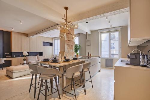 Superb duplex in the center of Paris