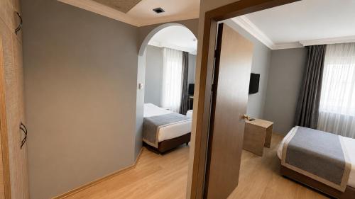 3 twin beds