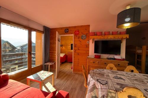 Risoul T4 8 pers Piscine et sauna proche pistes