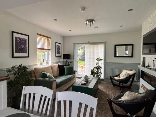 Charming 3 bedroom cottage with a large enclosed garden in Fermoy