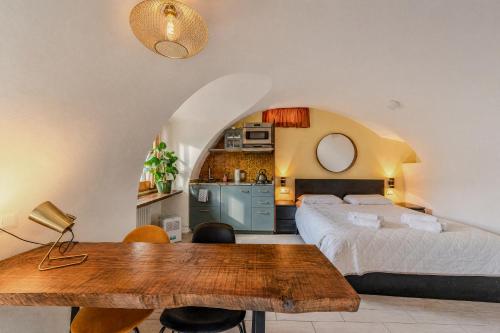Casa Anastasia with private patio by GardaDoma