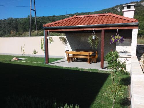  Apartments Čirjak in Sveti Petar