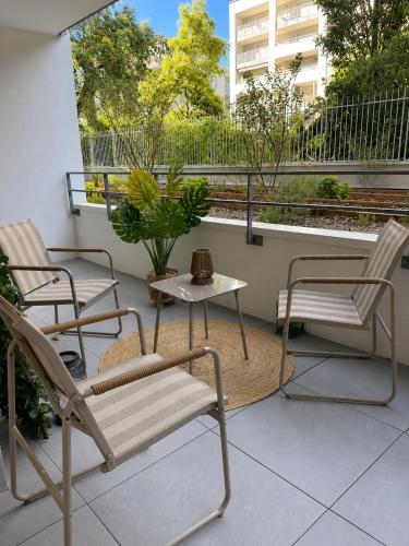 Cozy 2-bedroom apartment with terrace for 4 people