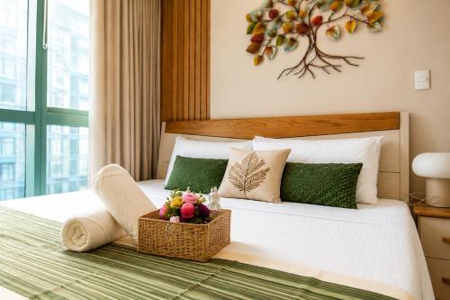 BGC One Uptown Residence King Bed 3 min walk to malls and restaurants, Манила