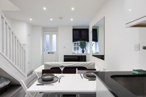 Stylish 2BR Cottage in Chesham in Chartridge