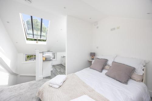 Istaba viesiem, Stylish 2BR Cottage in Chesham in Chartridge