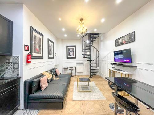 UrbanFlat 55 - Iconic Flat in Parisian Historic Passage