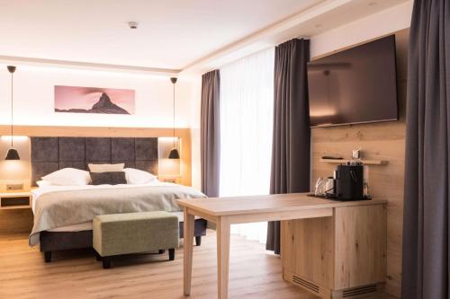 Hotel Bristol Zermatt Room Type - Triple Room with Matterhorn view Hotel Bristol Zermatt Room Type - Triple Room with Matterhorn view