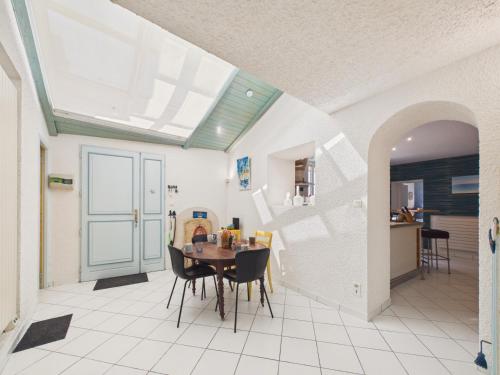 Maison pour 4 200 m de la plage et tout à pied - image 3