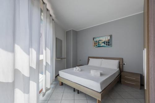 Lumina - Sunny Como Flat with Balcony