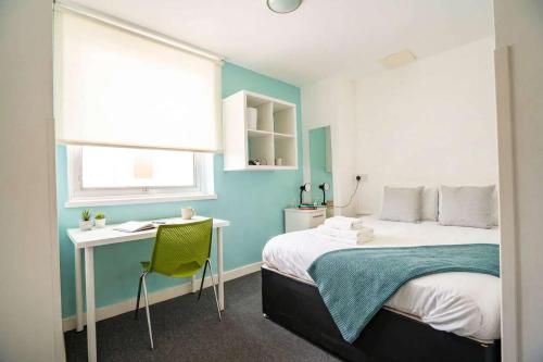 Budget En-suite Room in Coventry City Centre - Coventry Budget En-suite Room in Coventry City Centre - Coventry