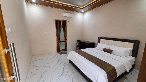 Homestay Sadikin Scar Reef Beach Jelenga in Beru