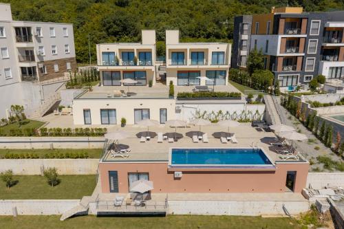 Alexandra Villas