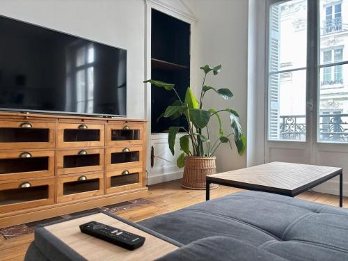 Central apartment with Parisian-inspired decor