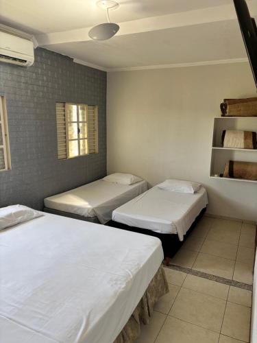 1 double bed, 2 twin beds