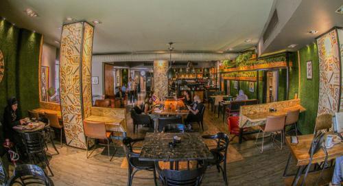 Restaurant, Royal Court Hotel in Ramallah